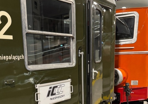 Podróż koleją w stylu lat 80.? PKP Intercity szykuje 