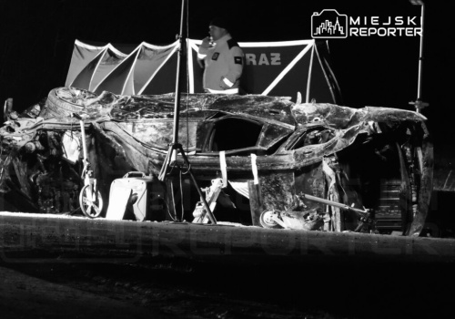 Nie żyje kolejna osoba z dachowania BMW. Wczoraj zmarła 14-letnia Ola, teraz 16-letnia Anna. Zatrzymano dwie osoby 17-latka i 18-latka. Licznik zatrzymał się na 160 km/h