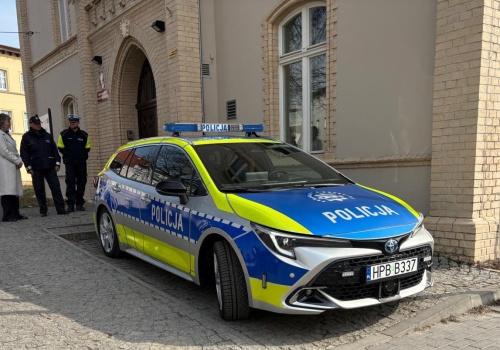 Nowy oznakowany radiowóz dla świdnickiej drogówki