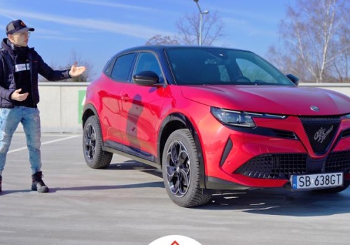 Alfa Romeo Junior Ibrida Q4 - produkt czy emocje?| 11 minut