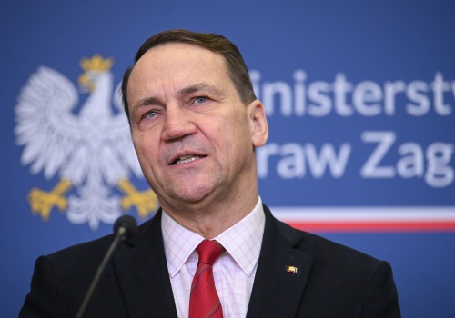 Koniec darmowych ewakuacji Polaków? Radosław Sikorski chce zmian