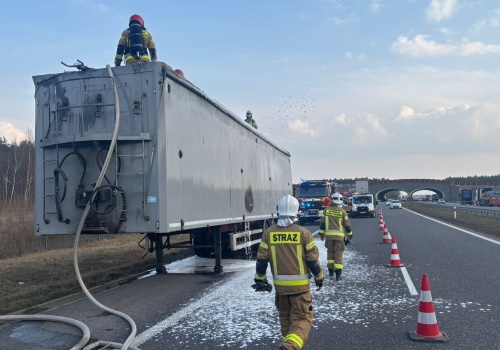 Pożar naczepy na S5! – Strażacy zakończyli działania