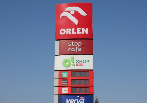 Rząd liczy na Orlen. Koncern obniża marżę na dieslu niemal do zera