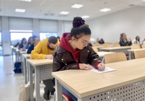 Dezinformacja na dyktandzie. Zadanie było nienajłatwiejsze