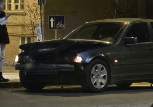 Kierowca BMW nie wyhamował, wjechał w Mitsubishi. Zderzenie aut w Lublinie
