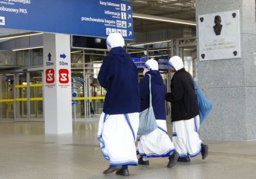 Skąd zakonnica bierze pieniądze? Mało kto wie, jak naprawdę wyglądają finanse w polskich klasztorach