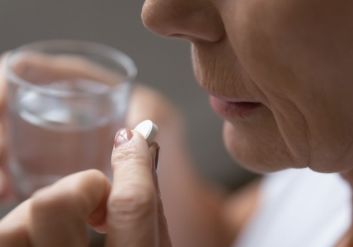 Nie tylko dawka jest ważna. Ten nawyk może poprawić wchłanianie suplementów