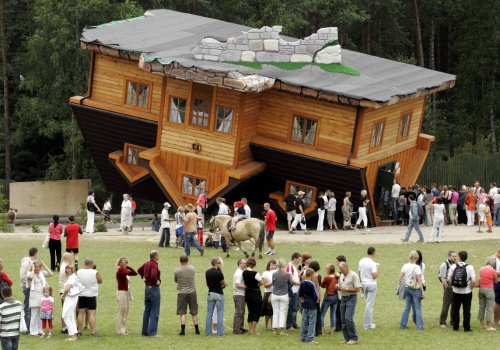 Rekordy świata i trudne losy Polaków. Miejsce pełne symboli. Codziennie przyciąga tłumy