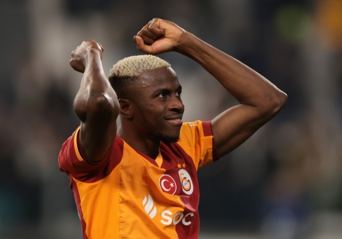 Galatasaray pokonuje Liverpool w pierwszym meczu 1/8 finału Ligi Mistrzów