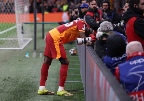 Przepiękny gest kibiców w Lidze Mistrzów. Gwiazdor nie potrafił ukryć łez