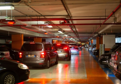 Koniec bezpłatnego parkowania w warszawskiej galerii. Nowy system od kwietnia