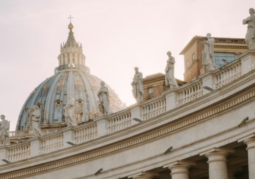 Papież zwolnił biskupa. Musiał mieć dość po oskarżeniach o kradzież ogromnych pieniędzy