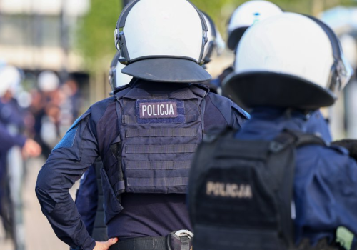 Policjanci coraz rzadziej odchodzą ze służby. Z polską policją nie jest tak źle?