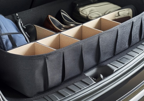 Kierowcy pokochali ten gadżet do bagażnika. Koniec z latającymi zakupami