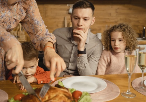 Co trzeci Polak ma kłopoty finansowe. Winne są nie zarobki, lecz to co wynosimy z domu
