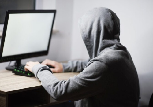 Myślał, że jest anonimowy w sieci. 52-latek z Żor usłyszał poważne zarzuty