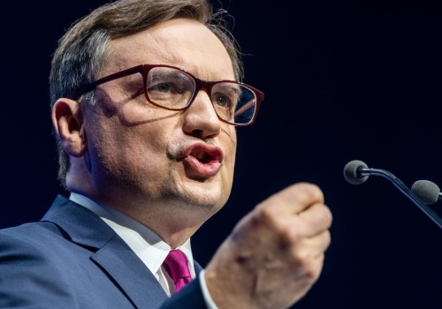 Prezydium Sejmu obniża wynagrodzenie Zbigniewowi Ziobrze. 