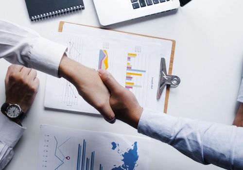 Umowy o dzieło a B2B. ZUS notuje rekordowy spadek popularnych umów