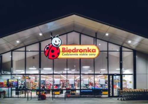 Nocny koszyk. Te produkty kupują ludzie nocą w Biedronce