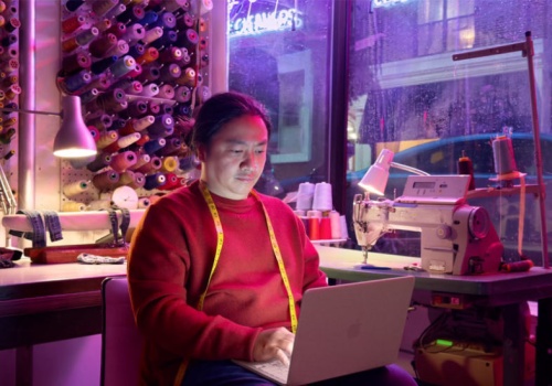 Apple oficjalnie o limitach cykli ładowania nowego MacBooka Neo. Są powody do zmartwień?