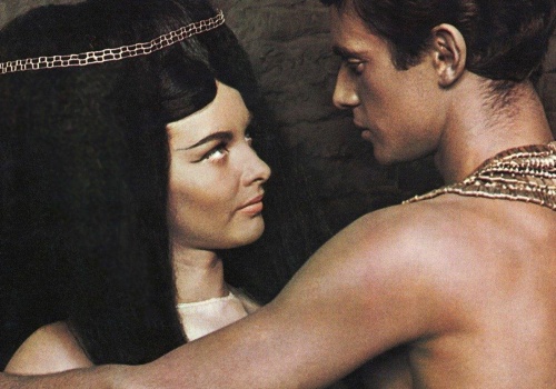 W szponach religii i władzy. 