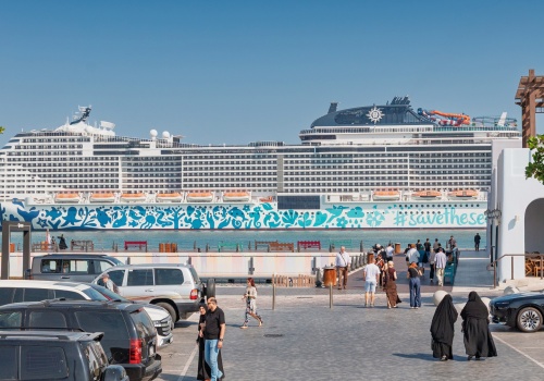 Armatorzy zawieszają rejsy na Bliski Wschód. Trwa ewakuacja ich pasażerów