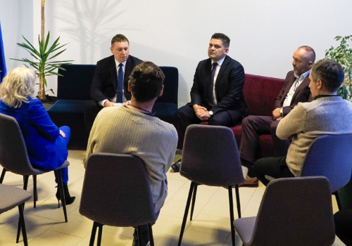 Wiceminister kultury w Tarnowie. Zapowiedział program wsparcia dla mediów lokalnych i zagospodarowanie willi Książków