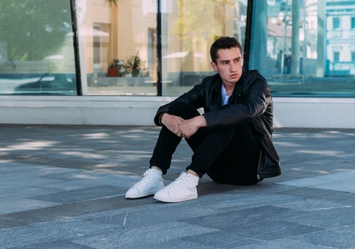 Klasa średnia obsesyjnie chce coś w życiu osiągnąć. „Dlatego wymyślono, że mamy być w życiu stale szczęśliwi”