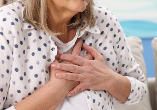 Nietypowe objawy niewydolności serca. Wśród nich kaszel i niestrawność