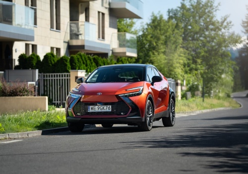 Sprawdziłem nowe ceny Toyoty C-HR i powiem wam, że przy tych rabatach konkurencja ma twardy orzech do zgryzienia