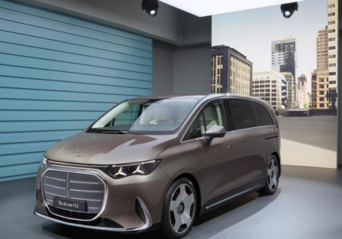 Mercedes VLE 2026 to szczyt luksusu w skórze vana. Ma kino 8K, technologię 800V i zwrotność auta miejskiego