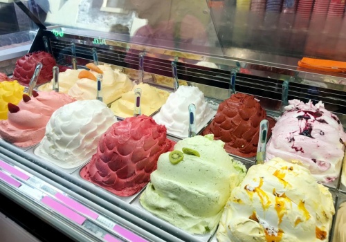 Lody znów droższe. Tyle zapłacimy za gałkę w tym sezonie. 