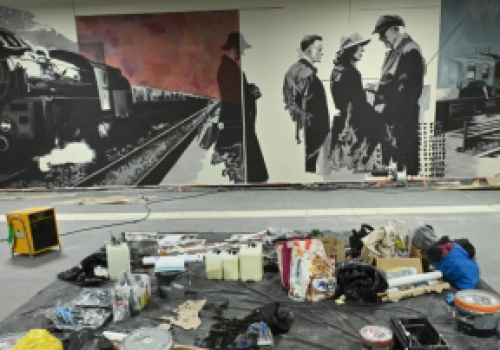 W przejściu podziemnym stacji Warszawa Gdańska powstaje mural prezentujący historię kolei i stolicy