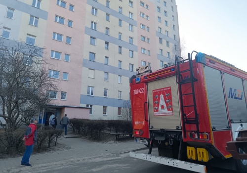 W wieżowcu w Lublinie pojawił się dym. Interweniowały służby ratunkowe
