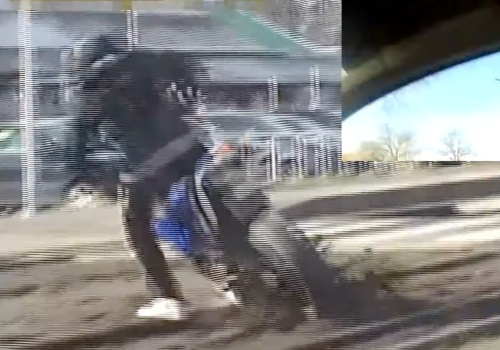 Uciekał motocyklem przez Wrocław z narkotykami w kieszeni. Na koniec narzekał, że cisną go kajdanki