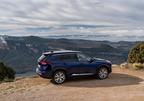 Nowy Nissan X-Trail 2026 – popularny SUV z nowym designem