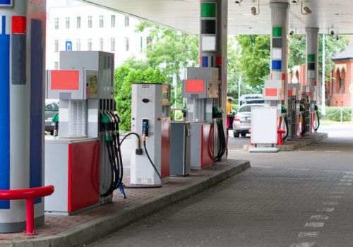 Orlen pod ostrzałem: Rekordowe marże rafineryjne w dobie kryzysu. Czy rząd wprowadzi „hamulec polityczny”?