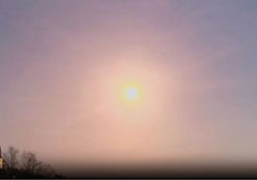 Ognista kula nad Europą. ESA bada bolid, który mógł uszkodzić dach