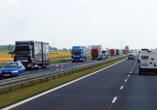 3,20 złotego za kilometr to przesada – rząd szuka sposobu na przejęcie A2