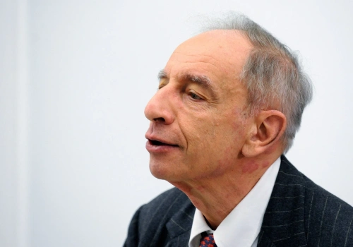 Bartoszewski twierdzi, że to Irańczycy zaatakowali własną szkołę