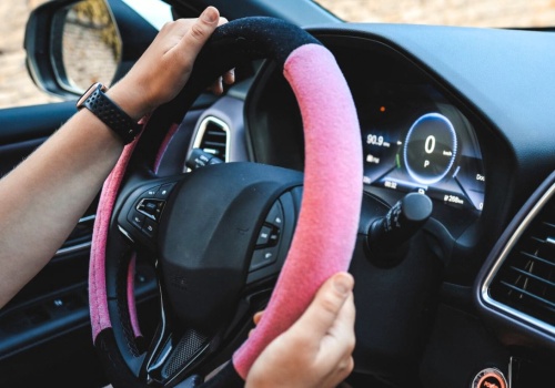 Kierowcy zakładają to na kierownicę dla komfortu. W tym przypadku staje się niebezpieczne