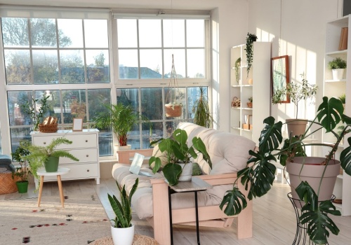 Nie ustawiaj kwiatów na parapecie. Ten sposób jest lepszy i modniejszy