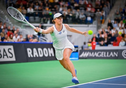 Maja Chwalińska z rowerkiem w WTA 125 w Antalyi. Iga Świątek w ćwierćfinale Indian Wells