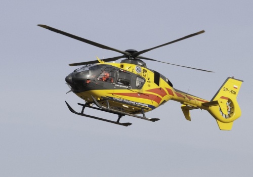 Dramatyczna sytuacja w Wędrzynie. 11-latek wypadł z trzeciego piętra