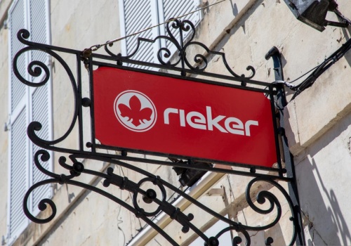 Rieker wyprzedaje najmodniejsze sneakersy 2026 roku - CCC ma je tanio, a pasują do wszystkiego