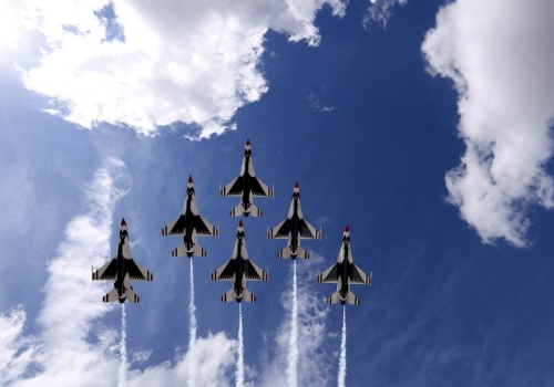 Stany Zjednoczone dopłacą 50 miliardów? Naloty, odwet i ogromne koszty wojny