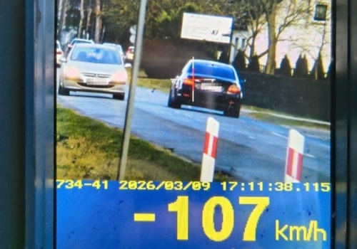 Nowa Wieś: 107 km/h a kwadrans wcześniej 66 km/h. Kierowca na 3 miesiące stracił prawo jazdy