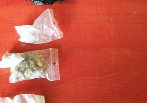 Marihuana, amfetamina, kokaina i mefedron w garażu. 42-latek zatrzymany