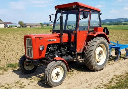 Przyczyny ciężkiej pracy układu kierowniczego w „sześćdziesiątce” – jak zdiagnozować zacierający się mechanizm śrubowy?