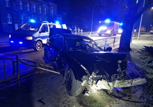 Skwierzyna. Pijany 17-latek uciekając policji roztrzaskał BMW. Przed sądem stanie jak dorosły (ZDJĘCIA)